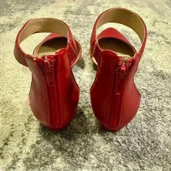 Women’s Red Dream Pairs - Picture 3 of 9